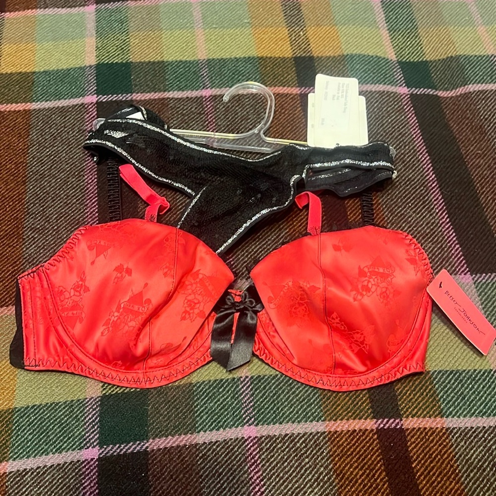 NWOT Betsy Johnson pink bra 34 B. W/black thong.